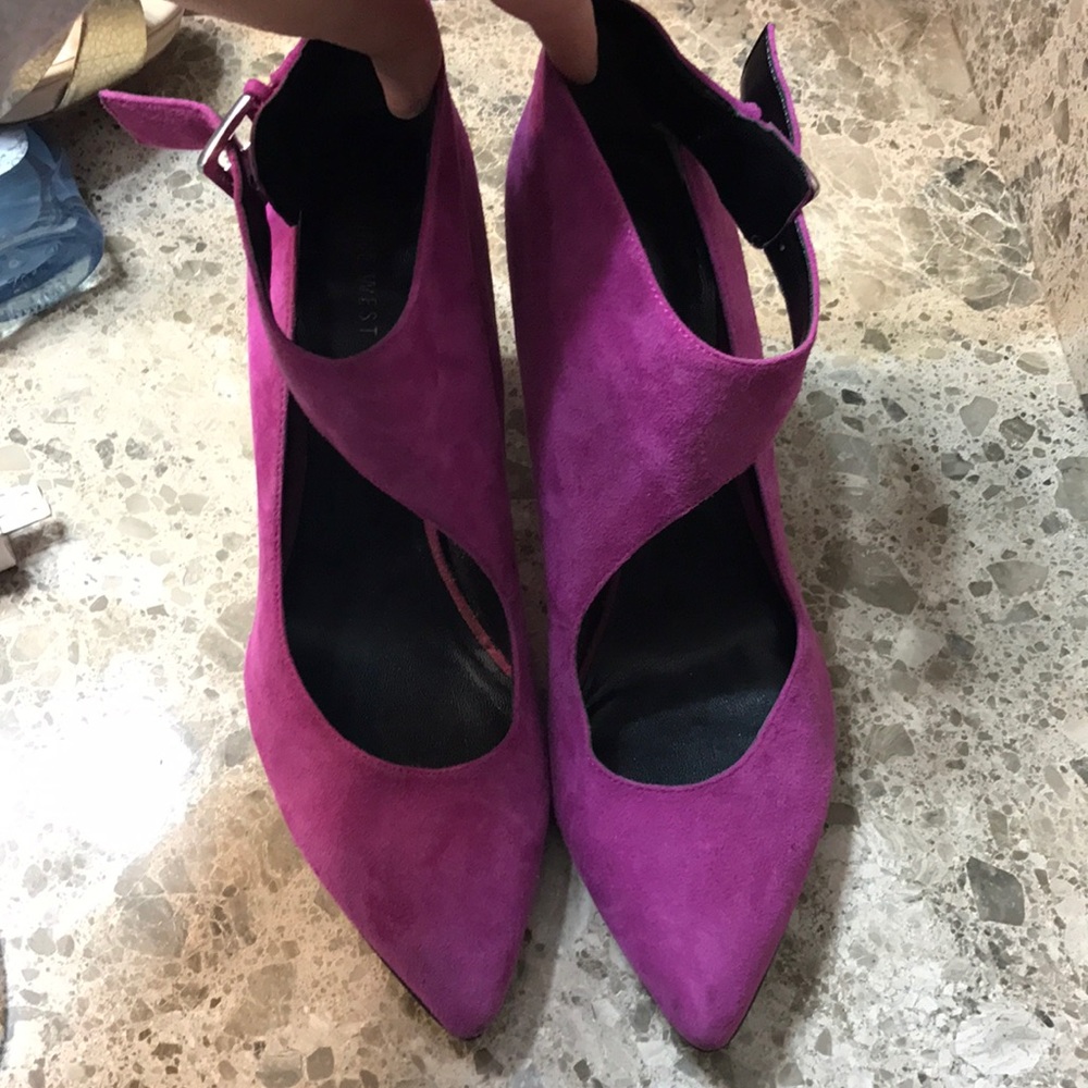 Nine West pink suede heels!